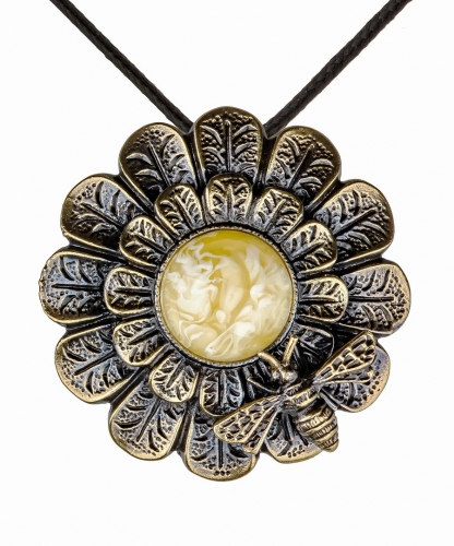 Pendant Chrysanthemum with a bee I230F3