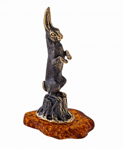 Hare on a stump R39E8C