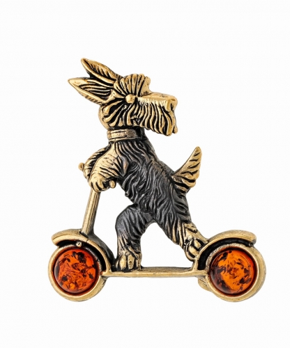 Brooch Dog on a scooter X1D89E