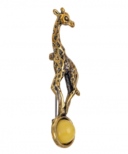 Brooch Giraffe on a ball Q7473B