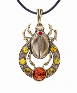 Scarab beetle pendant on a circle KQFWJL