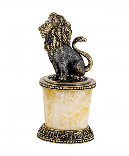 Zodiac sign Leo Major on pedestal 81SQNB