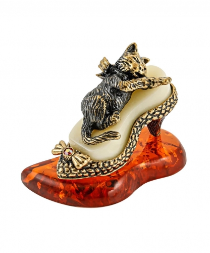 Puss on a Shoe GCQU0G