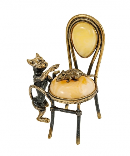 Cat and mouse on a chair 45FFAN