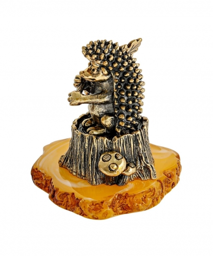 Hedgehog on a stump with acorns 452KLO