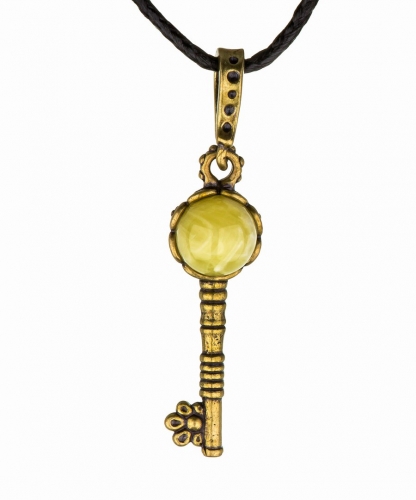 Golden key pendant with rhinestone 78D2EC